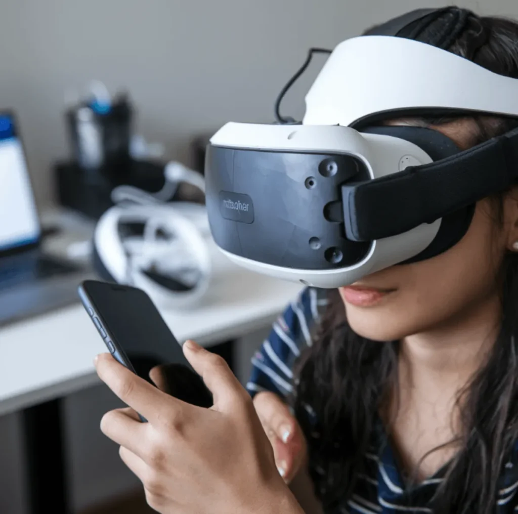 Difference between augmented reality and virtual reality